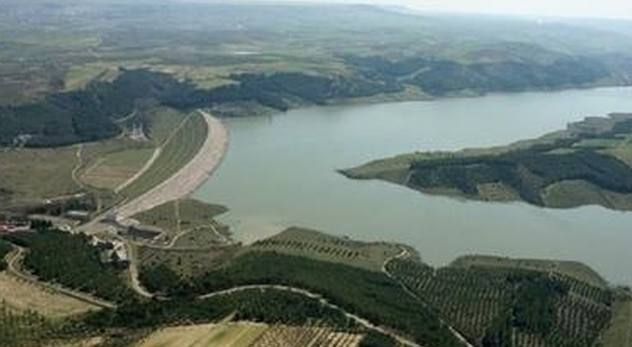 Puglia assetata, crisi idrica senza fine. Negli invasi  45% di acqua: «Continuano le restrizioni»