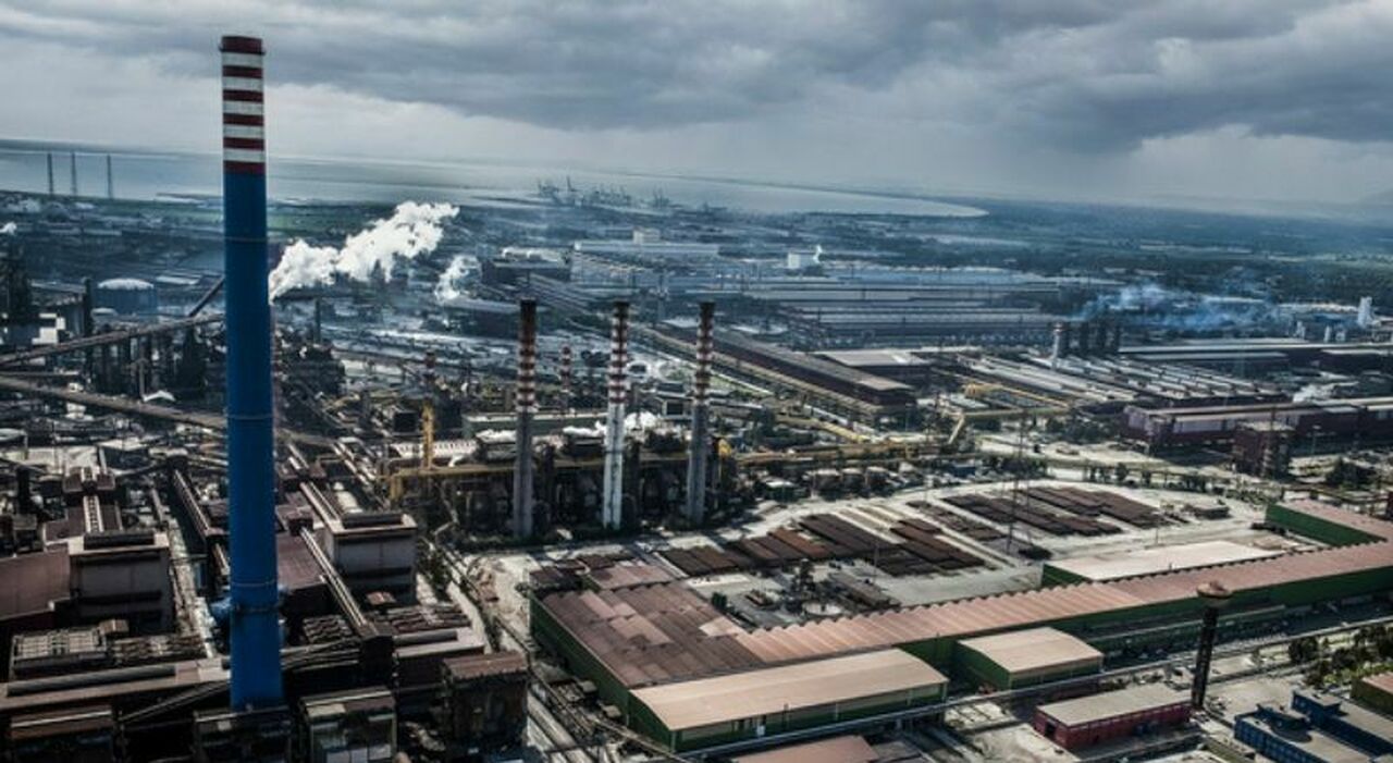 Ex Ilva, 15 proposte per rilevare il siderurgico di Taranto