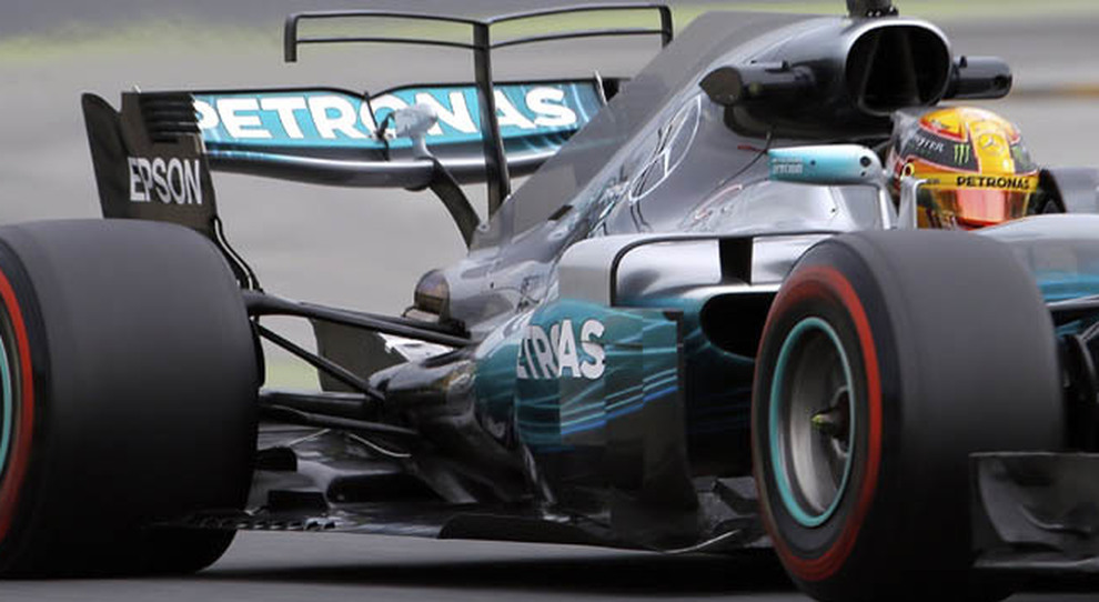 Lewis Hamilton sempre il più veloce nei test a Barcellona