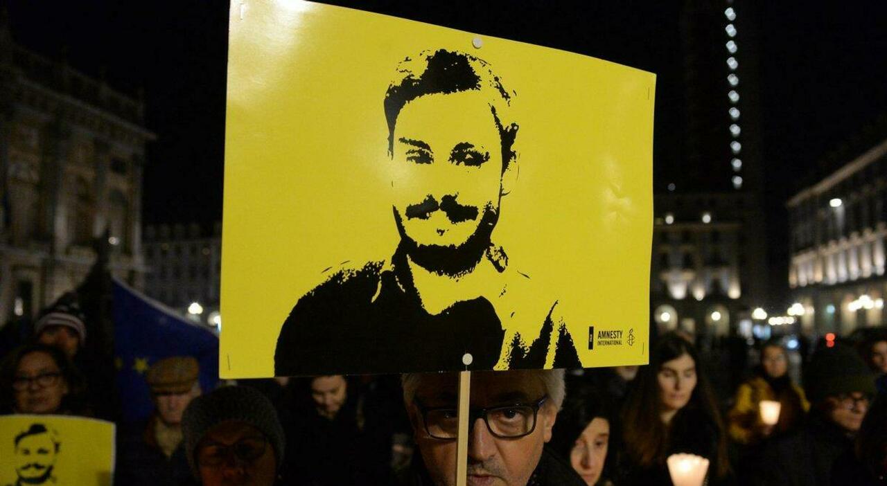 Giulio Regeni «bendato e sfinito dalla tortura, due carcerieri lo portavano a spalla»: il racconto di un testimone