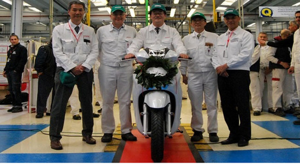 In sella al milionesimo SH Tetsuya Kawahara, General Manager Divisione Moto Honda