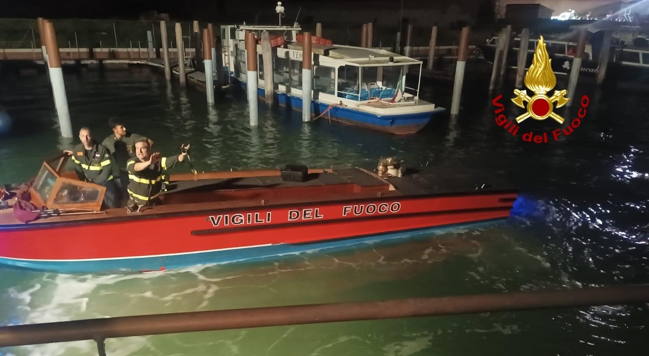 Barca contro una briccola in laguna, morto un uomo e ferita una donna