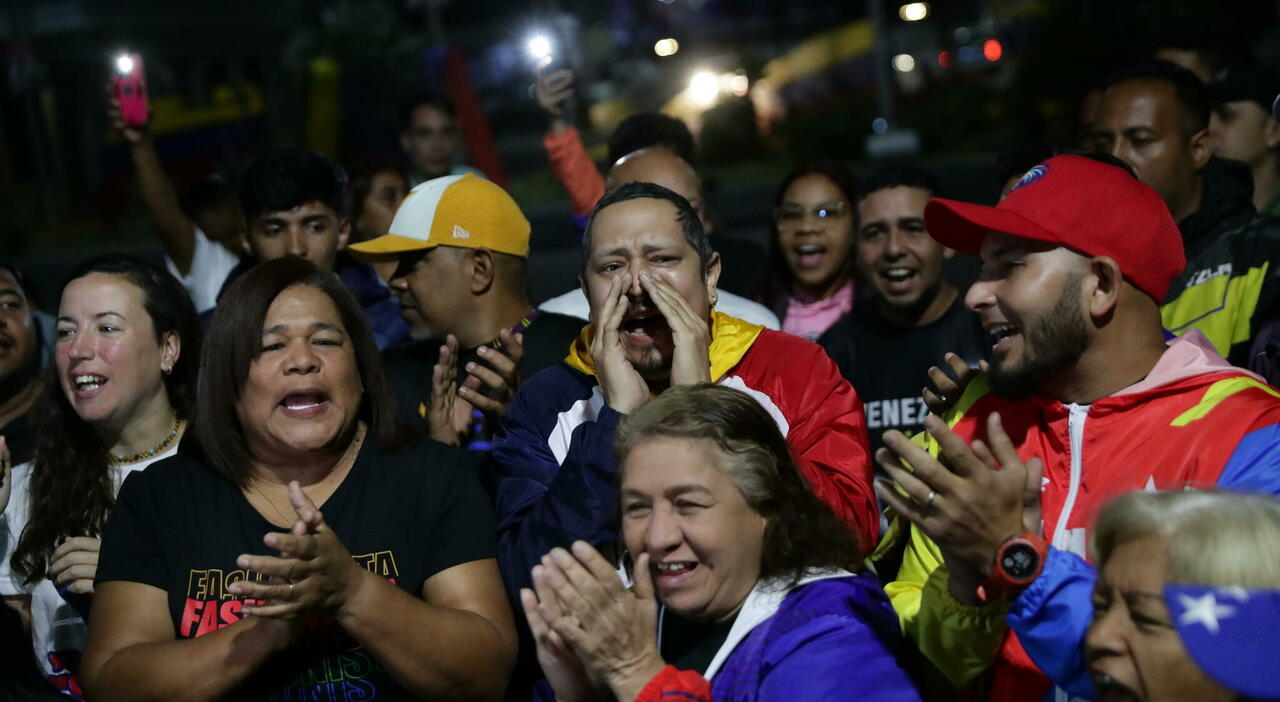 Elecciones en Venezuela, cierre de urnas: recuento en marcha.  La oposición condena las falsas encuestas de opinión del gobierno Maduro: “Respetaré el resultado de la votación”.