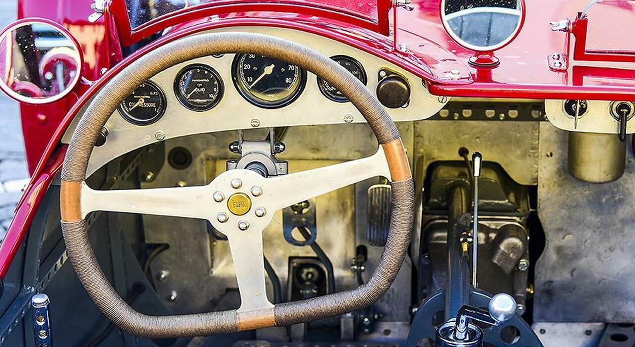 Il cockpit di un'auto d'epoca
