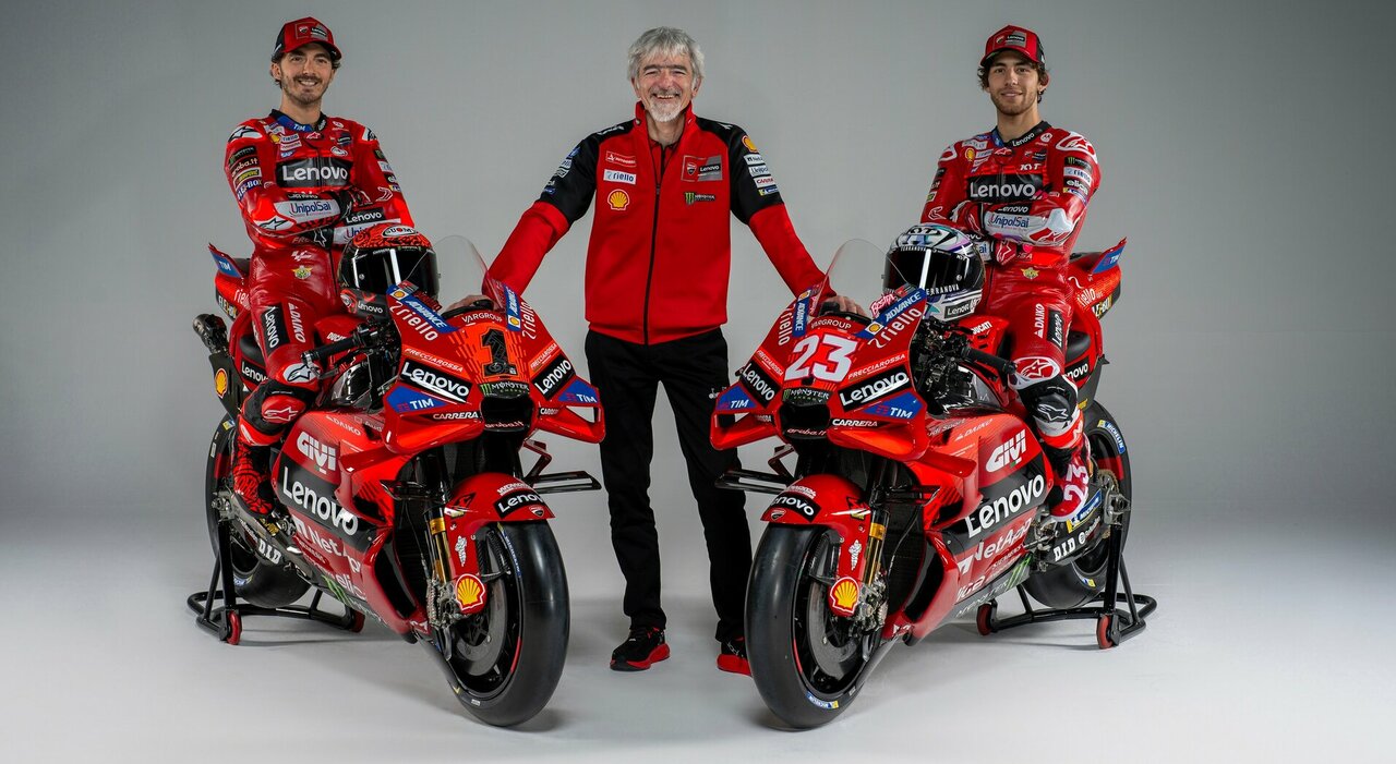 Bagnaia e Bastianini con la nuova Ducati Motogp 2024 insieme a Luigi Dall’Igna
