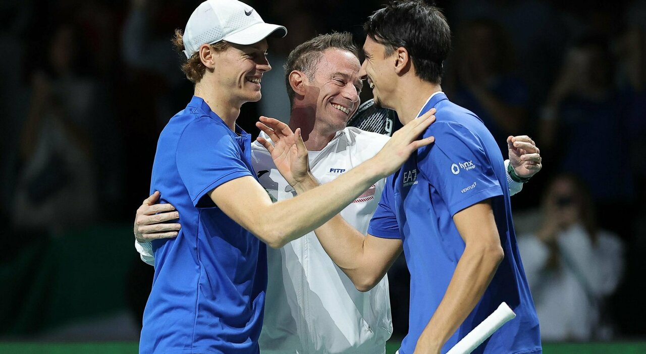 Coppa Davis, estasi Italia: Sinner e Sonego portano gli azzurri in finale  dopo 25 anni: la Serbia di Djokovic battuta 2-1