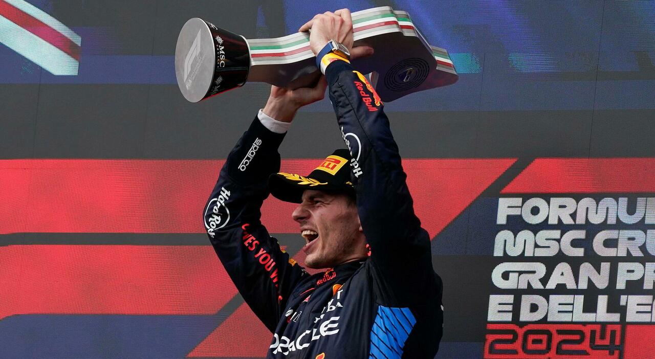Max Verstappen sul podio di Imola