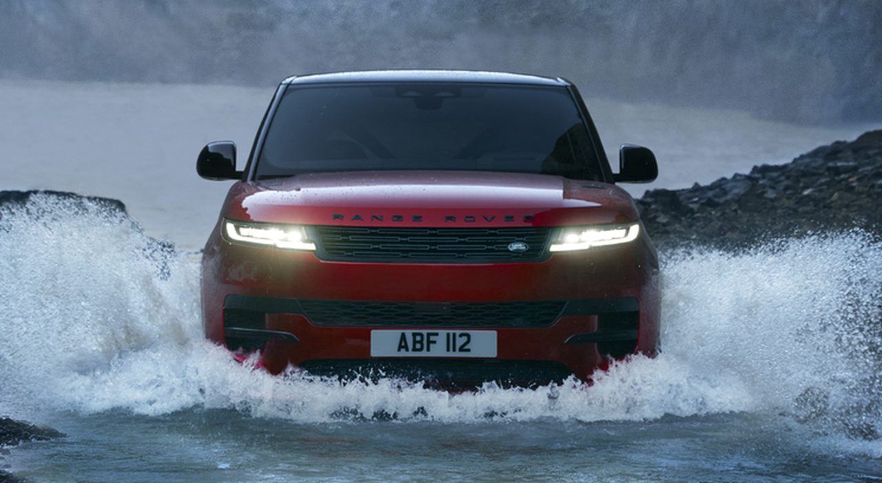 La dinamica della Range Rover Sport è favorita dal nuovo Dynamic Response Pro abbinato alle sospensioni pneumatiche a volume variabile