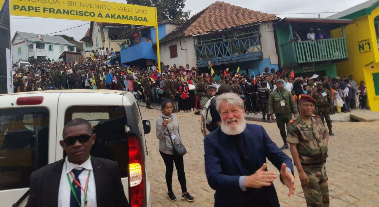 Pedro Opeka, l?amico di Papa Francesco tra i poveri dell?Africa: «È un santo, confidiamo in un miracolo»