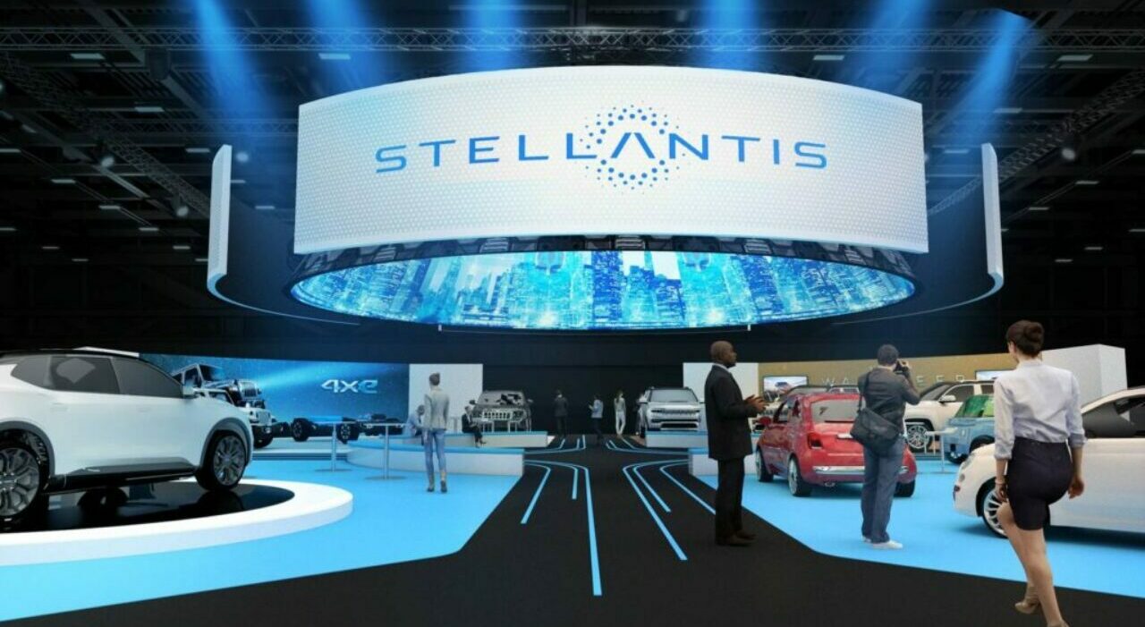 Uno stand del gruppo Stellantis