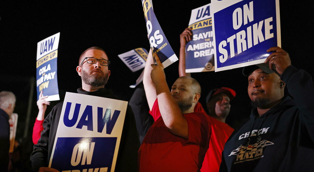 Lavoratori General Motors durante la sciopero