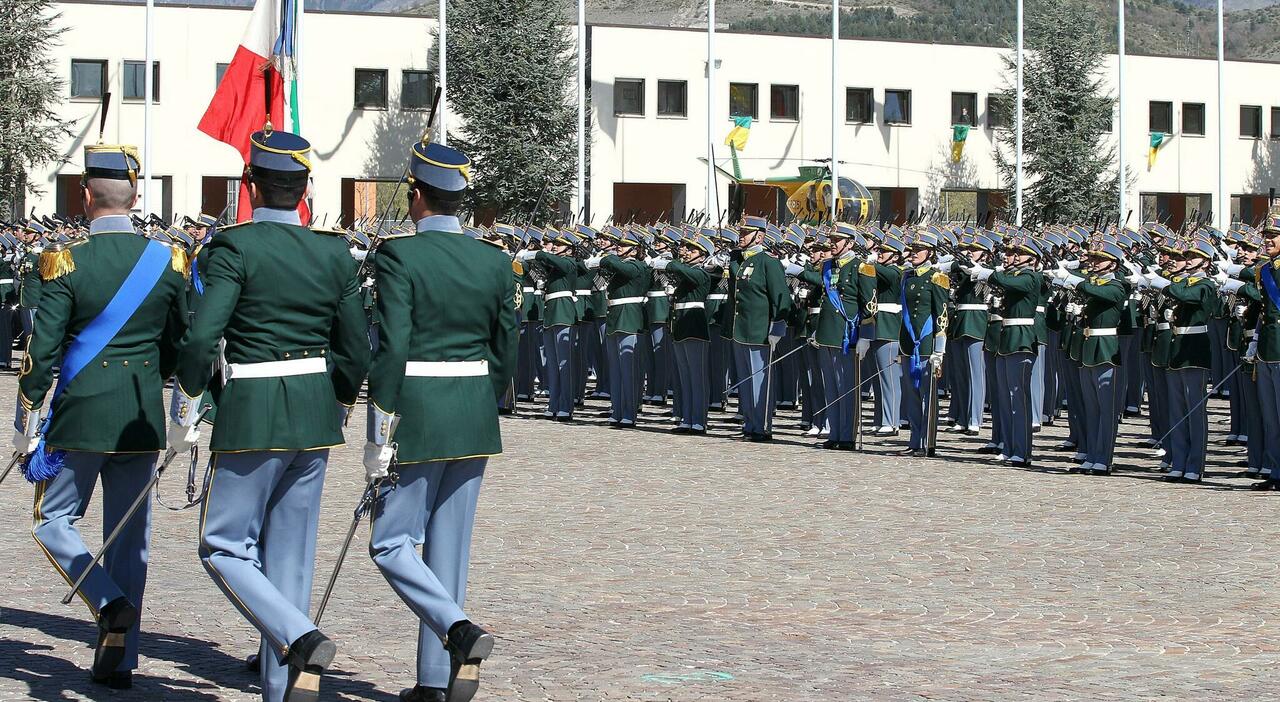 Abusi e violenze sessuali sulle allieve della scuola Guardia Finanza in  Abruzzo: video e foto nella chat WhatsApp interna, tre capitani indagati