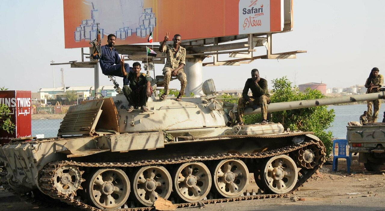 Sudan, tregua di tre giorni accettata dalle forze armate. L'Ue pronta a  evacuare i propri cittadini