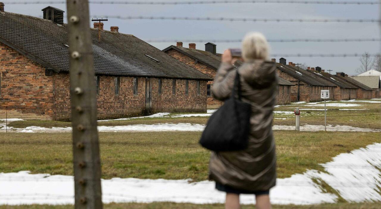 Giorno della memoria, Auschwitz: 80 anni dopo tra gli studenti di Roma. I ragazzi della comunità ebraica: «Facciamo sopravvivere il ricordo»