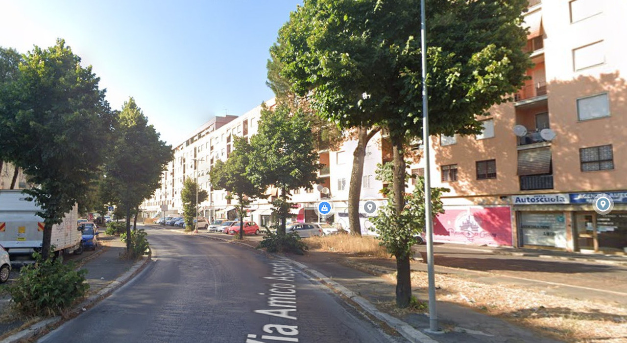 Incidente con pirata della strada coinvolge un rider e un’auto, feriti quattro agenti