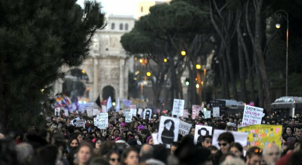Demonstrationen und Streiks am Internationalen Frauentag in Rom