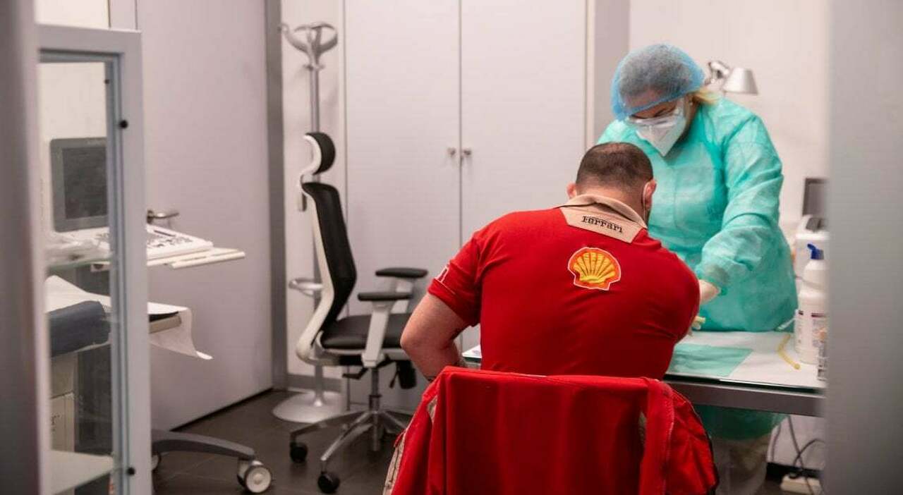 Ferrari, operativo da oggi il centro vaccinale a Maranello. Azienda aderisce a campagna anti Covid per i lavoratori