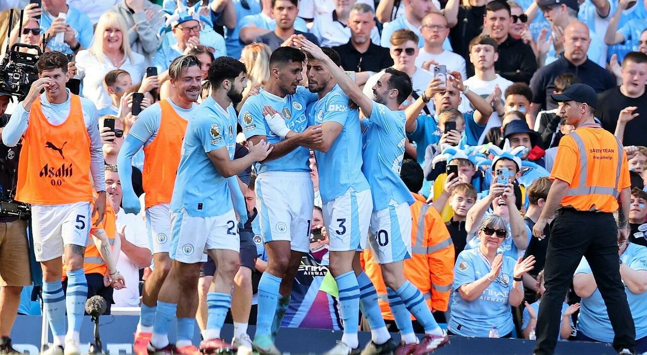 Manchester City Clinches Fourth Consecutive Premier League Title