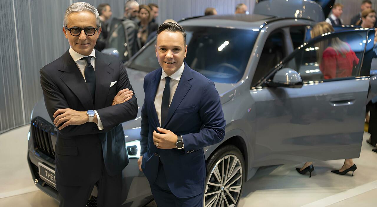 Massimiliano Di Silvestre, Presidente e AD di BMW Italia, e Salvatore Nanni, AD di BMW Roma all Urban Store di Roma per la nuova X1