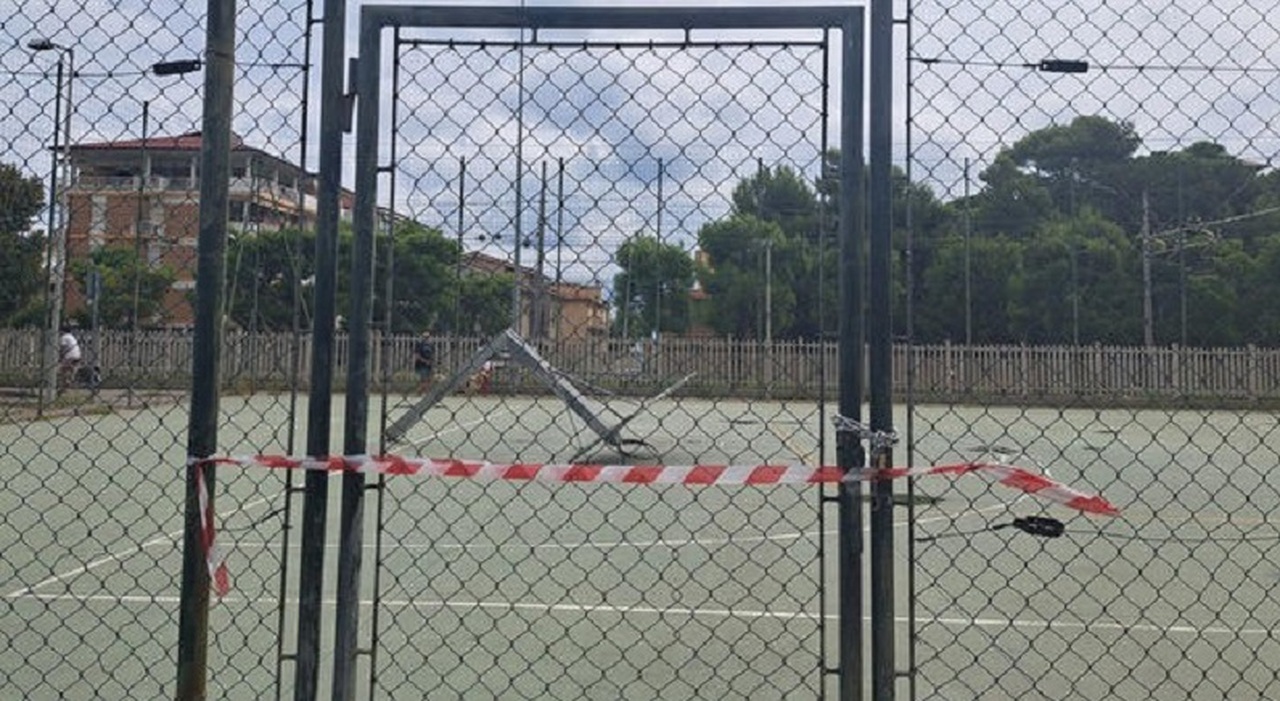 Porto San Giorgio, continuano le indagini per il crollo del canestro. Carabinieri ancora in Comune