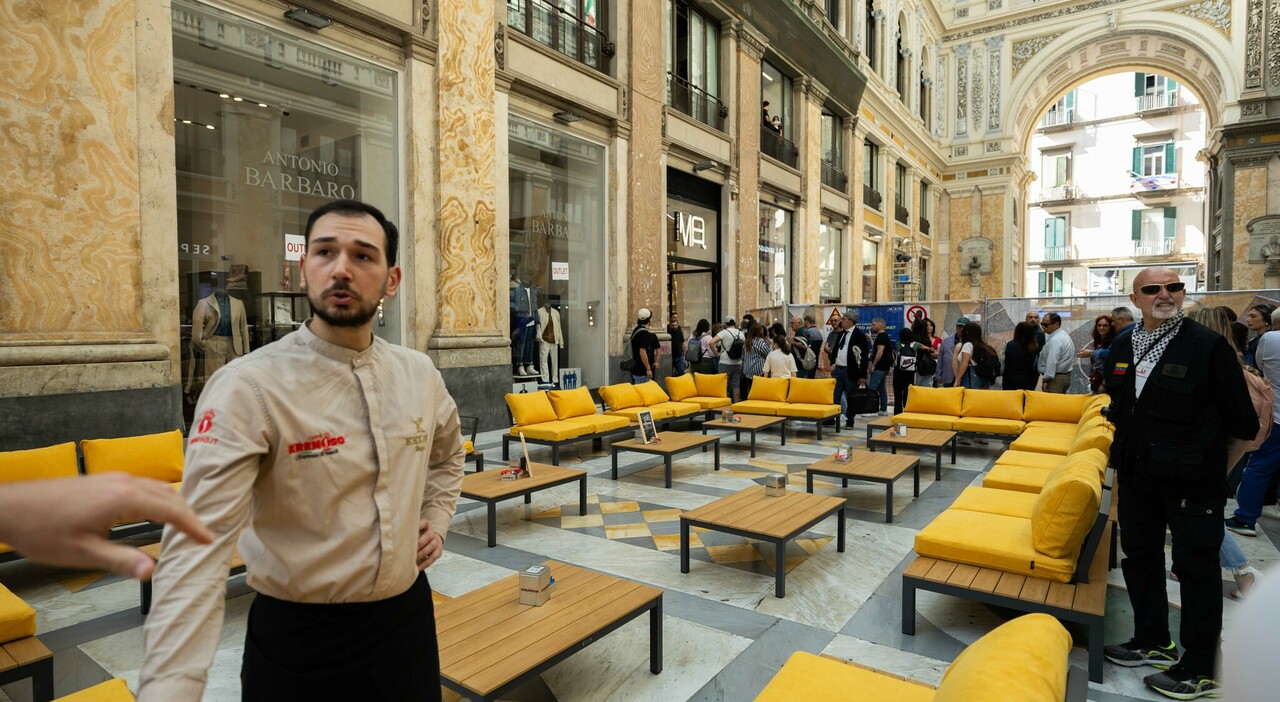 Mondadori a Napoli riapre, ma c?è il nodo dehors: «Niente tavoli esterni»