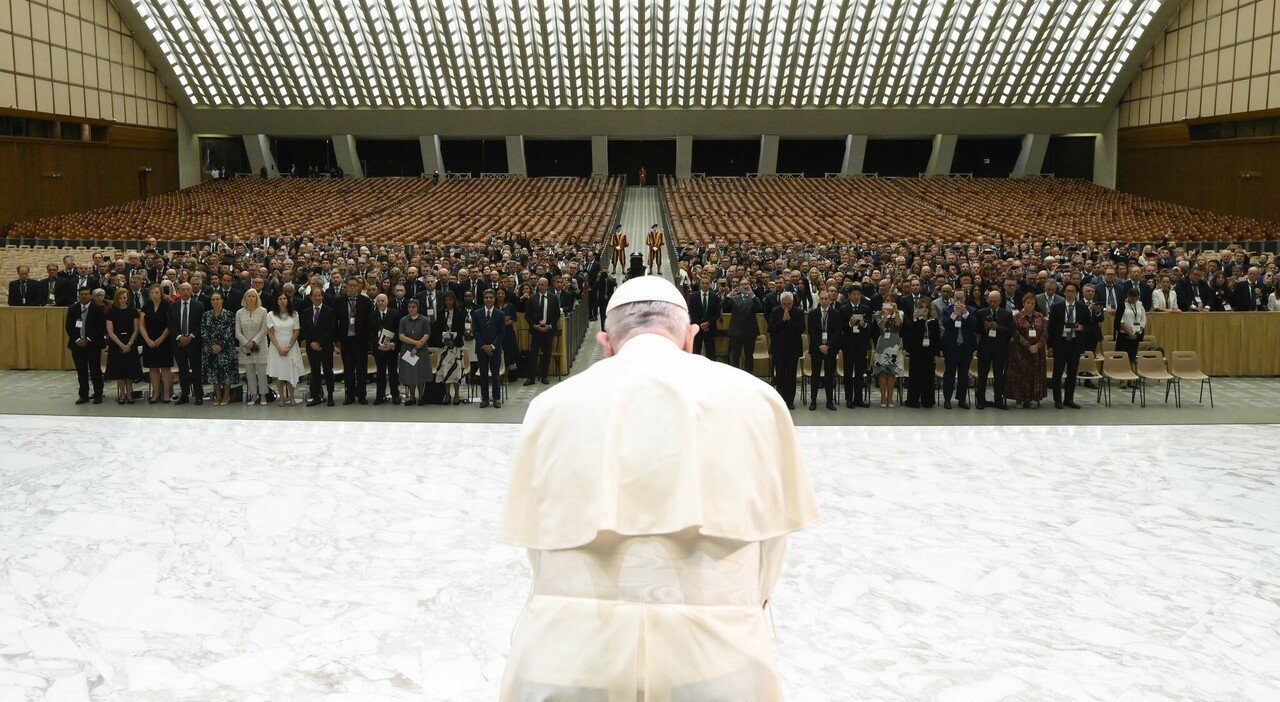 Vaticano, i vescovi del Belgio: Abbiamo parlato al Papa di donne diacono,  preti sposati, gay e ci siamo sentiti ascoltati - la Repubblica