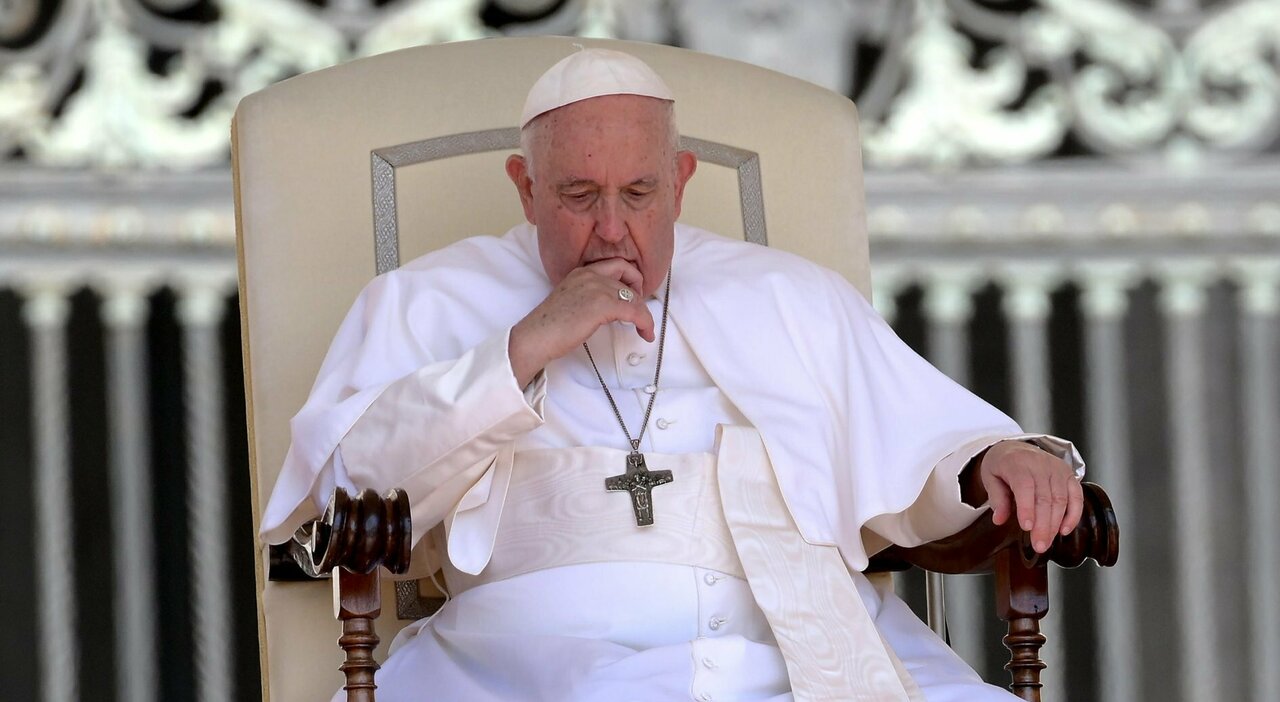 Papa Francesco ricoverato al Gemelli un intervento all