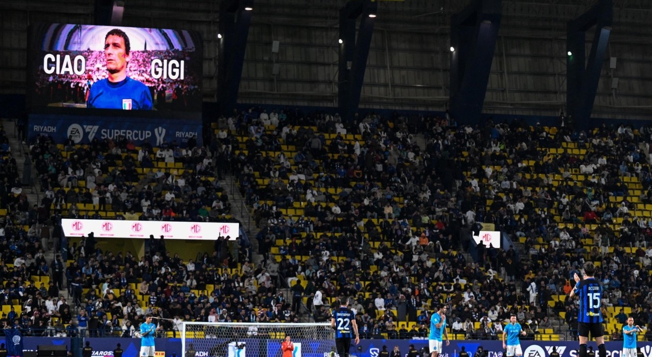 Fischi durante el minuto de silencio por Gigi Riva en la final de la Supercopa