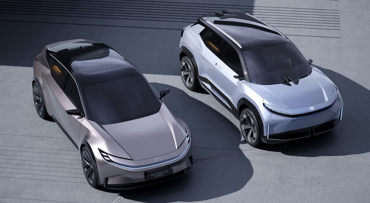 Da sinistra a destra la Sport Crossover Concept e la Urban SUV Concept che Toyota ha presentato al Kenshiki e faranno parte della gamma di sei modelli a emissioni zero entro il 2026.