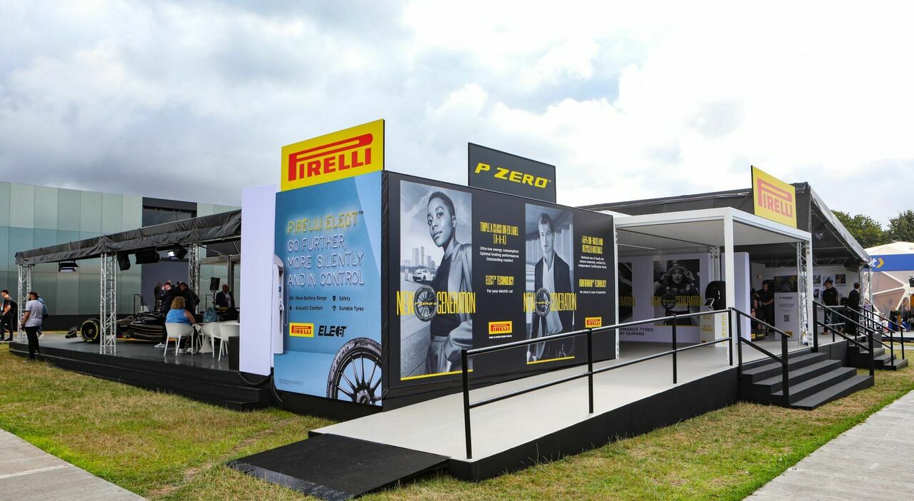 Lo stand Pirelli a Goodwood
