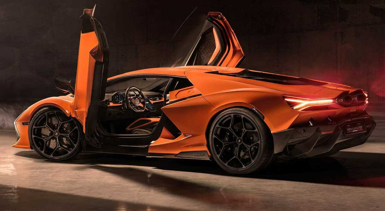 Lamborghini Revuelto, arriva la prima supersportiva ibrida da 1015 cavalli