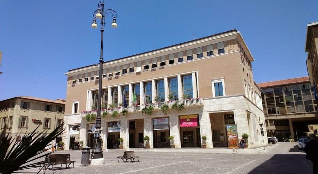 Affidi facili, finanza e polizia (in borghese) tornano in Comune a Pesaro: nuove acquisizioni e chiarimenti