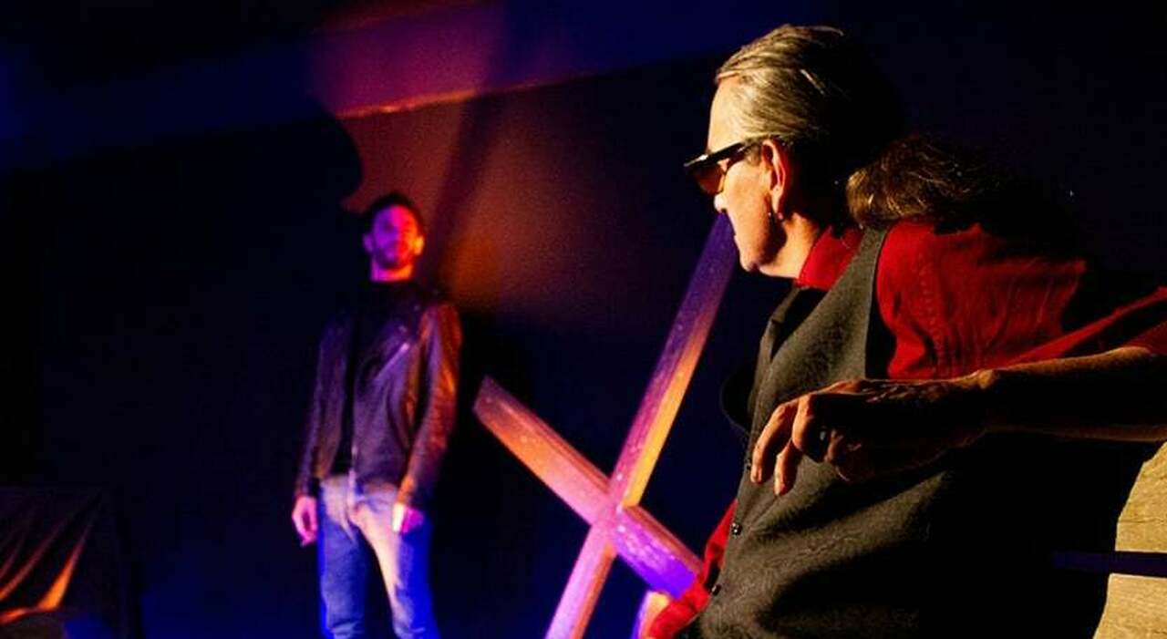 Arriva a Teatrosophia la compagnia Piano Zero con lo spettacolo Come un salmone: le date