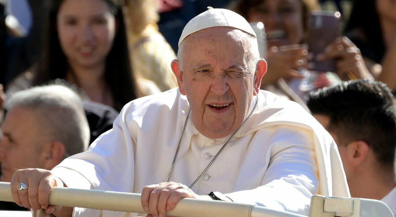 Papa Francesco operato per laparocele: cos