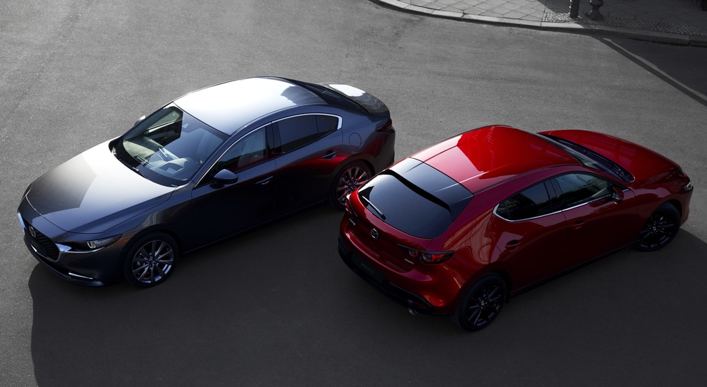 La nuova Mazda 3 nelle versioni hatchback e berlina