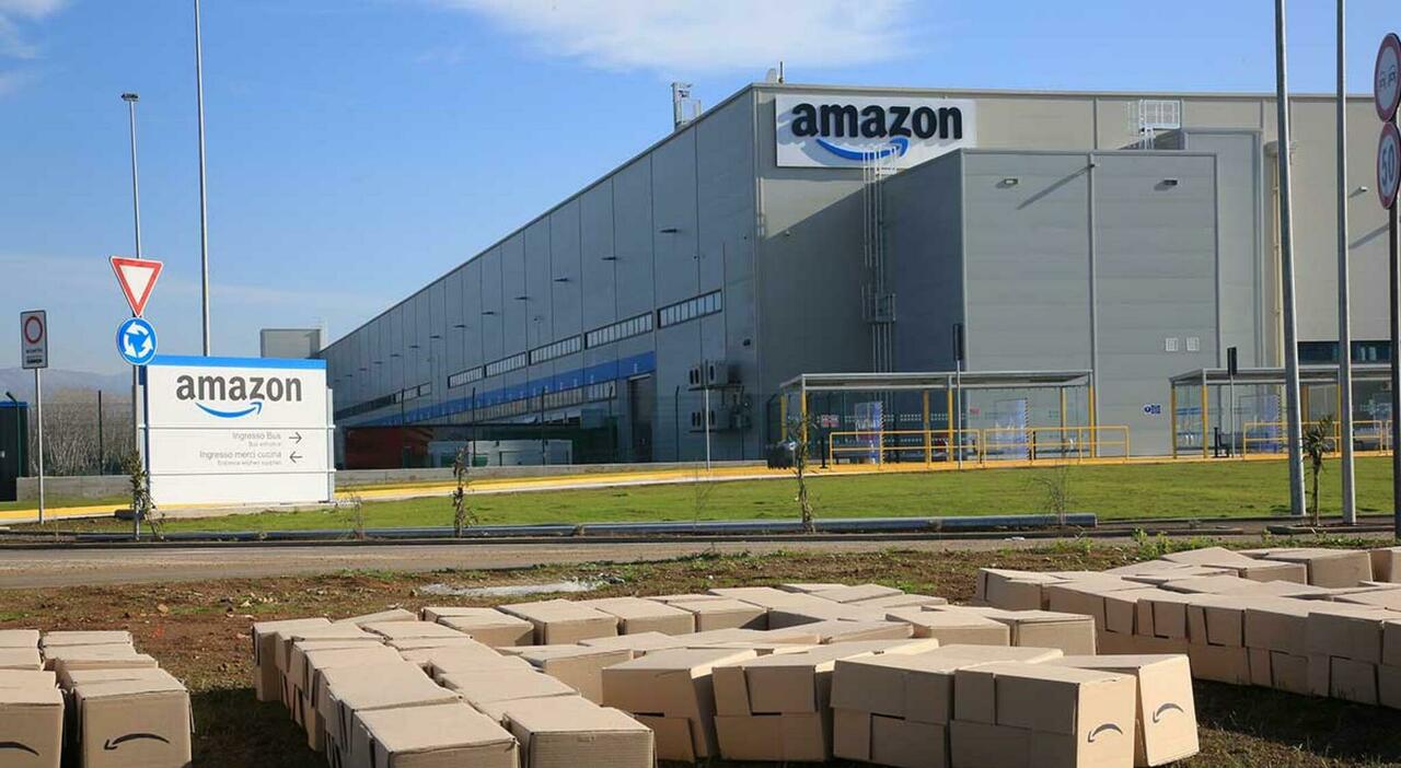 Amazon Italia, sequestrati 120 milioni per presunta frode fiscale. «Non versati i contributi ai lavoratori»