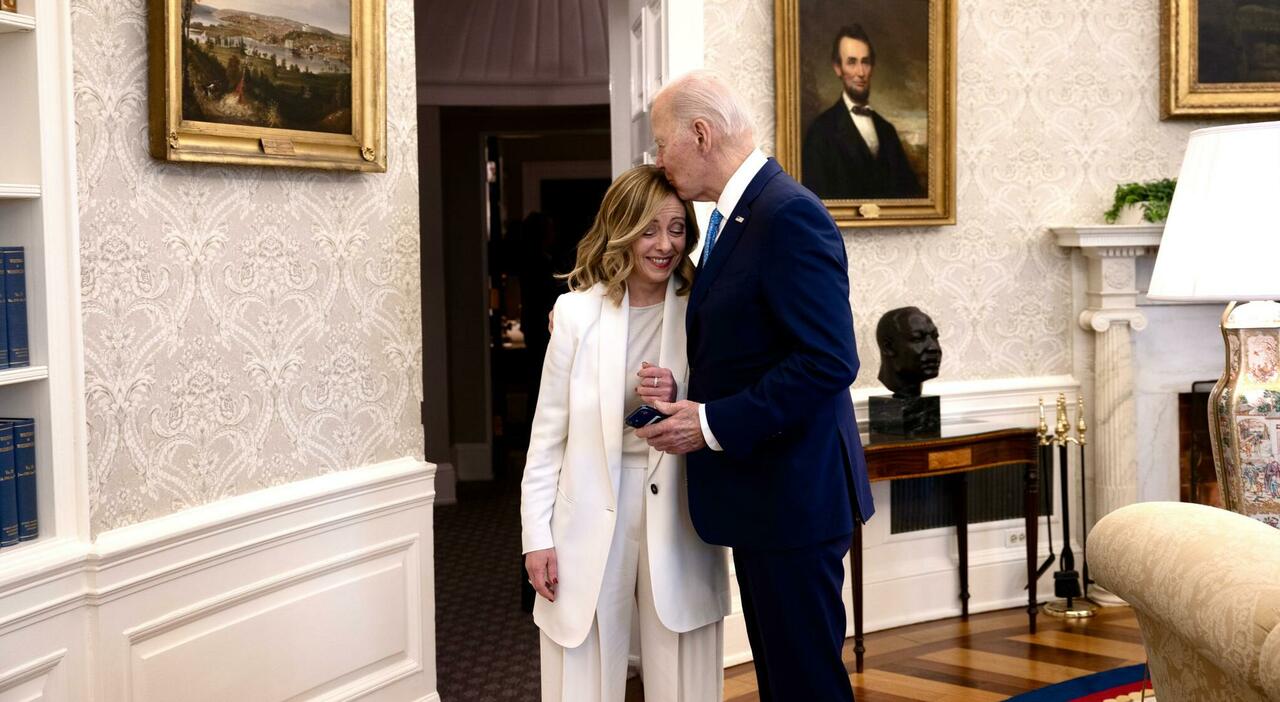 Giorgia Meloni incontra Joe Biden: «Sposando un’italoamericana ho rafforzato i rapporti tra Italia e Usa»