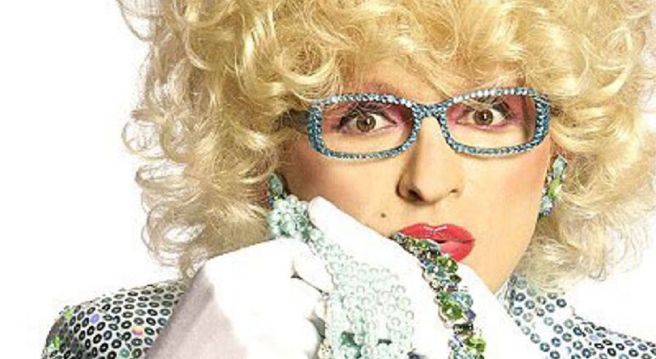 Adiós a Madame Sisi, la icónica drag queen que marcó la noche de Desenzano del Garda