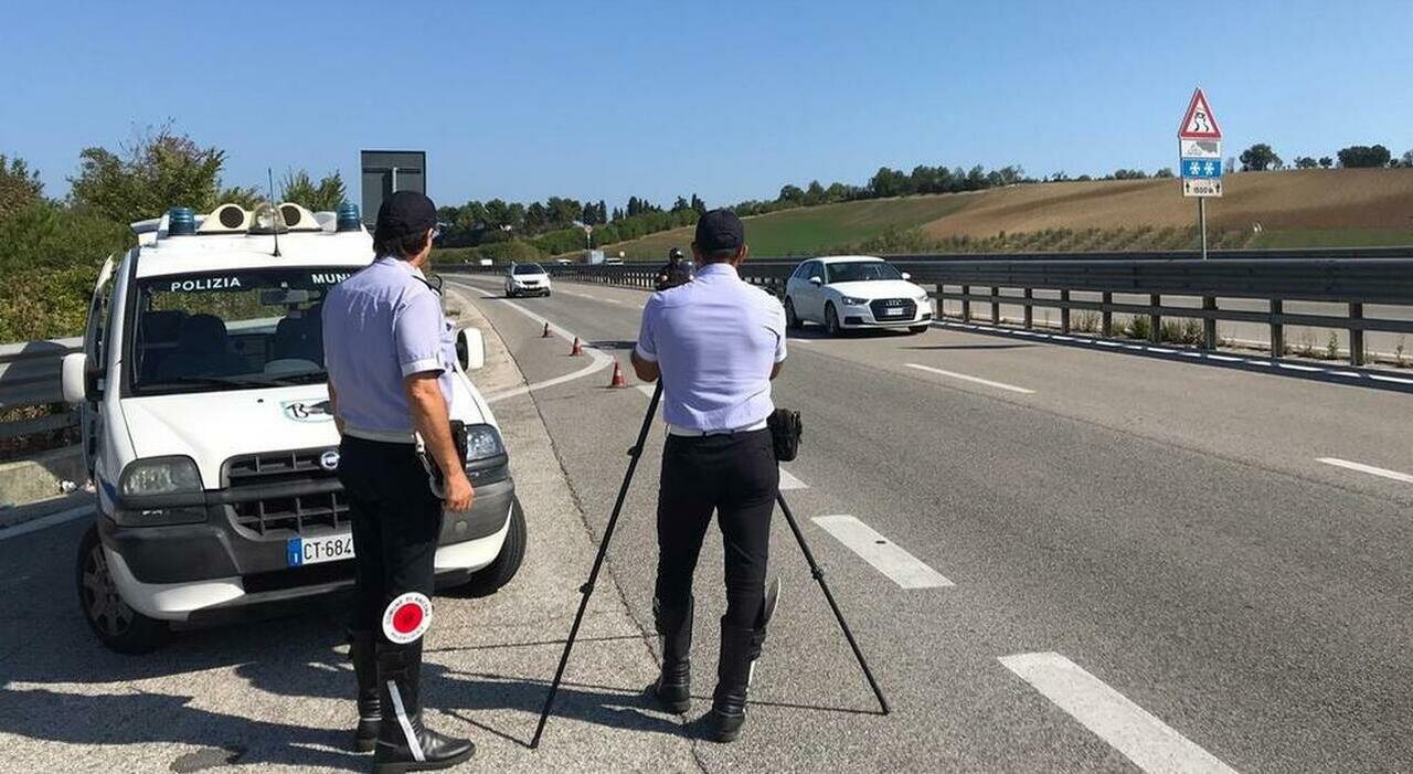 Ancona, sull?Asse a 132 km/h, arriva la maxi multa ma fa ricorso: «Il telelaser non è omologato»