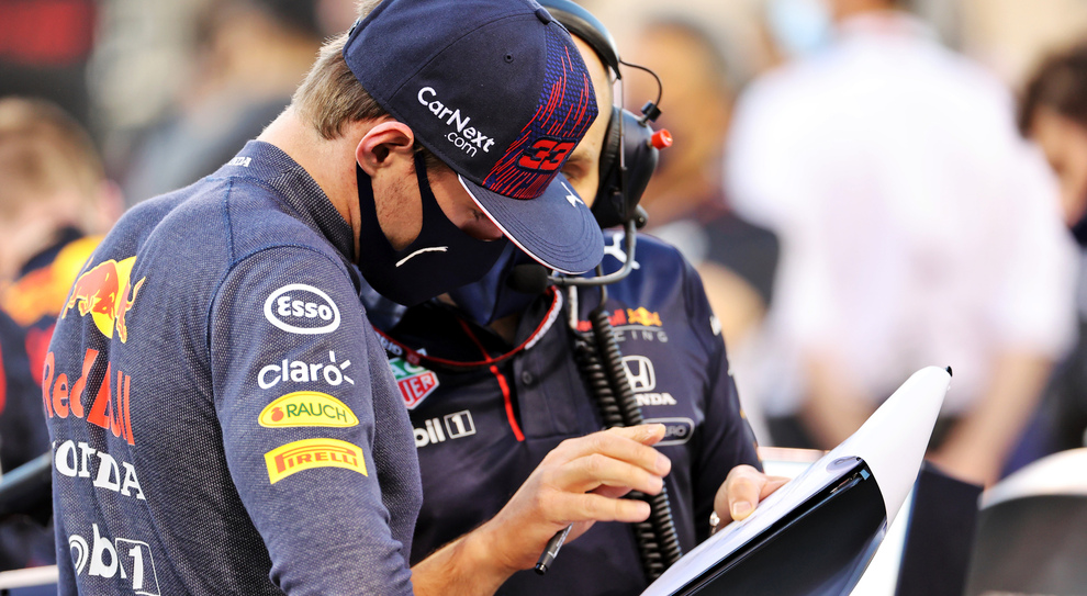 Verstappen a fitto colloquio con l'ingegnere Red Bull