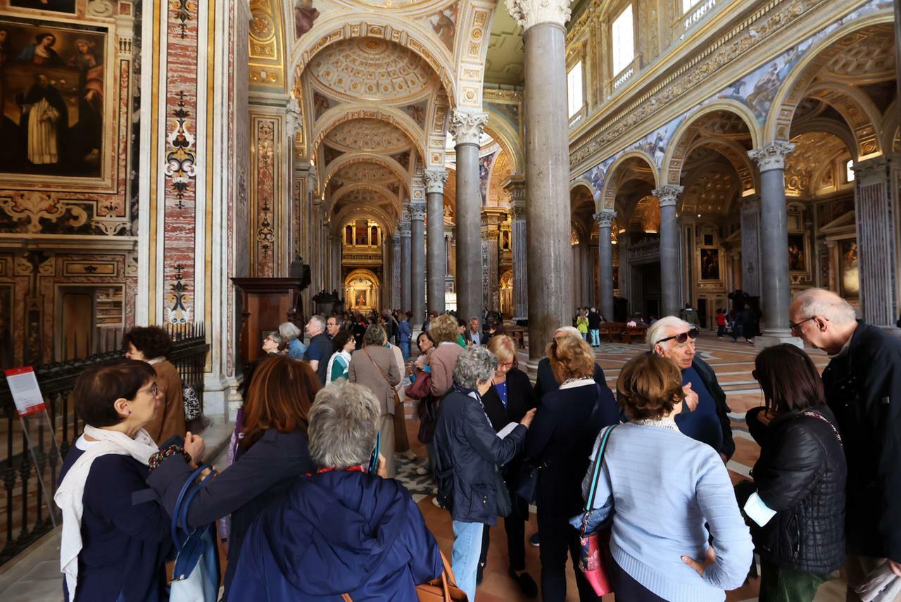 Napoli, chiesa dei Girolamini che passione: «Mille visitatori al giorno»