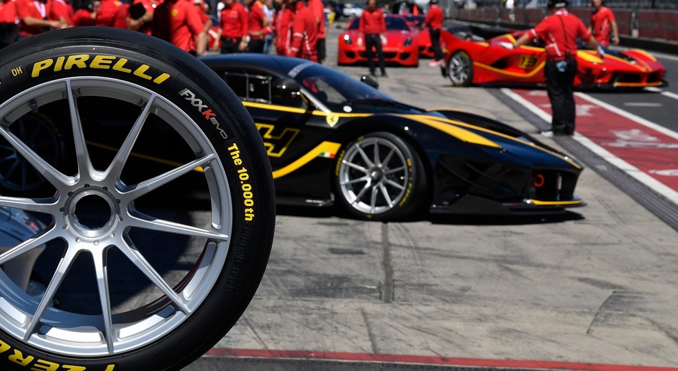 Pirelli sale quota 10.000 con Ferrari. Ai Racing Days del Nurburgring la celebrazione