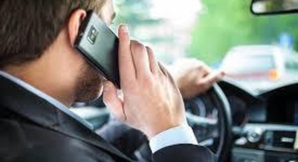 Il Papa incoraggia la Polstrada a multare chi guida col telefonino: «Automobilisti sregolati»