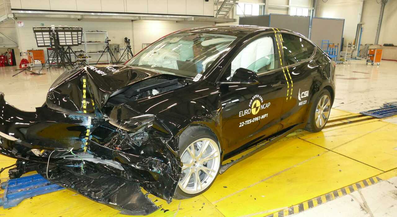 Uno dei crash test della Tesla Model Y nelle prove EuroNCAP
