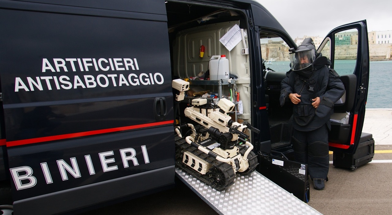 Lecce, bombe carta a scuola: «Tre secondi per esplodere». Ora le indagini sui complici