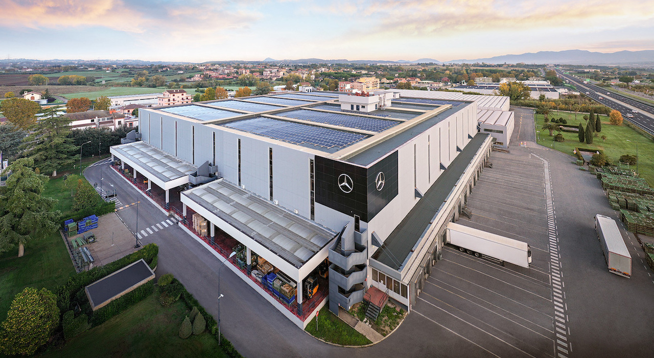 Il centro logistico Mercedes di Capena è un magazzino di oltre 35.000 metri quadri e un area complessiva di più di 65.000 metri quadri