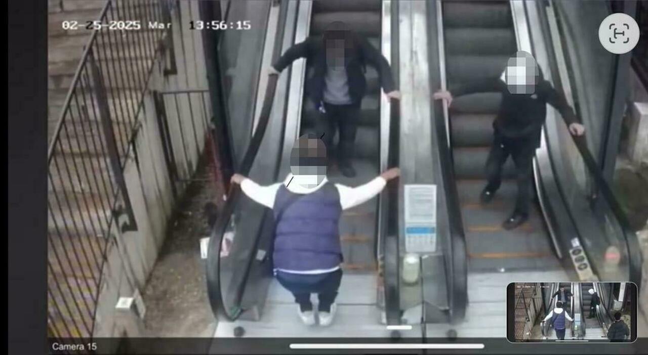 escono da scuola e vanno a bloccare le scale mobili l ultima genialata dei baby vandali e il comune di fermo paga da Corriereadriatico.it escono da scuola e vanno a bloccare le scale mobili l ultima genialata dei baby vandali e il comune di fermo paga