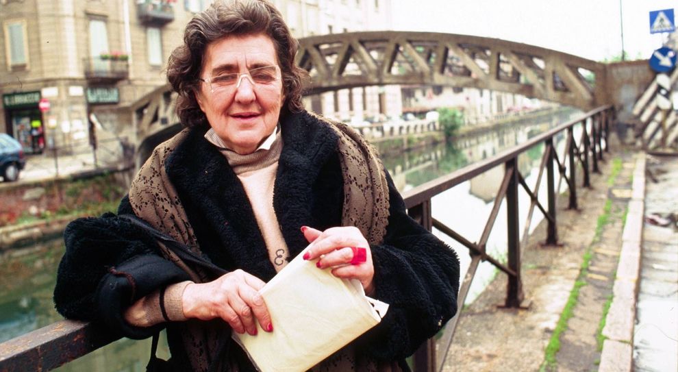 Alda Merini moriva dieci anni fa, una vita in versi: la poesia del riscatto  oltre gli schemi