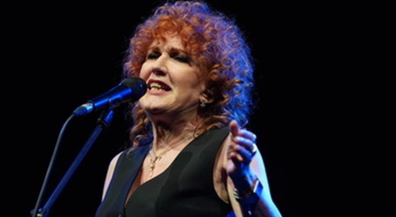 Fiorella Mannoia, chi è la cantante a Sanremo 2024 con Mariposa: età