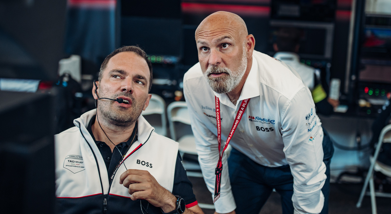 Jeff Dodds, a destra, con Florain Modlinger, il capo delle operazioni della Porsche in Formula E